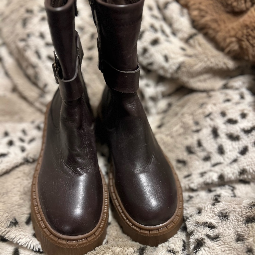 Brand new size 6 Steve Madden chunky ankle boots 
no tag 
no box